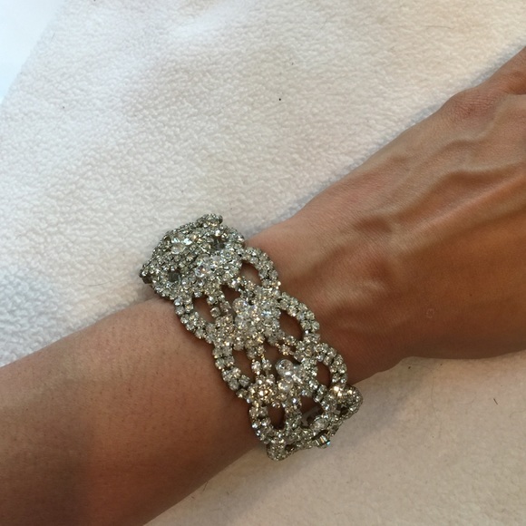 Beautiful sparkly show bracelet