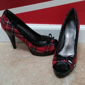 Plaid and black peeptoe pump