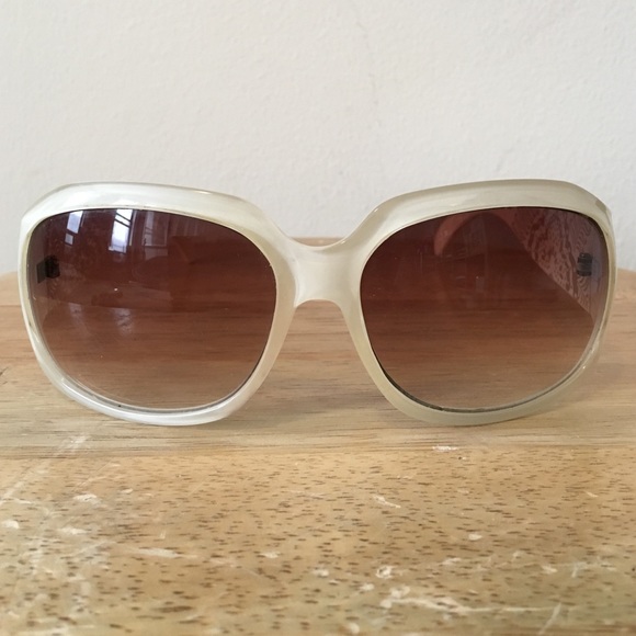 Free People Brand Ivory Sunglasses - Picture 1 of 3