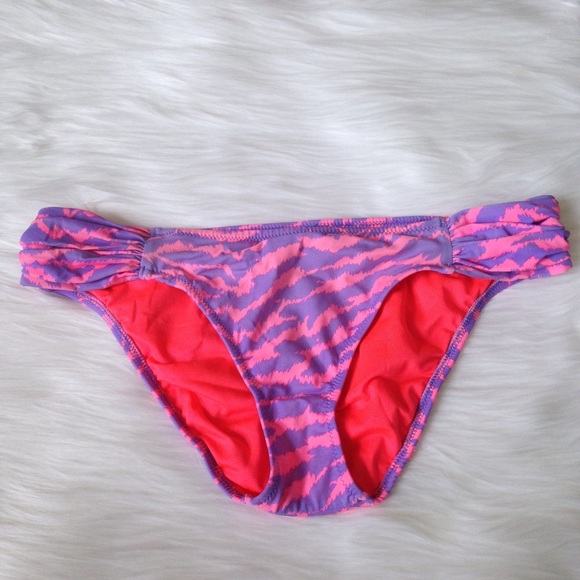 VS Knockout Bottoms size medium