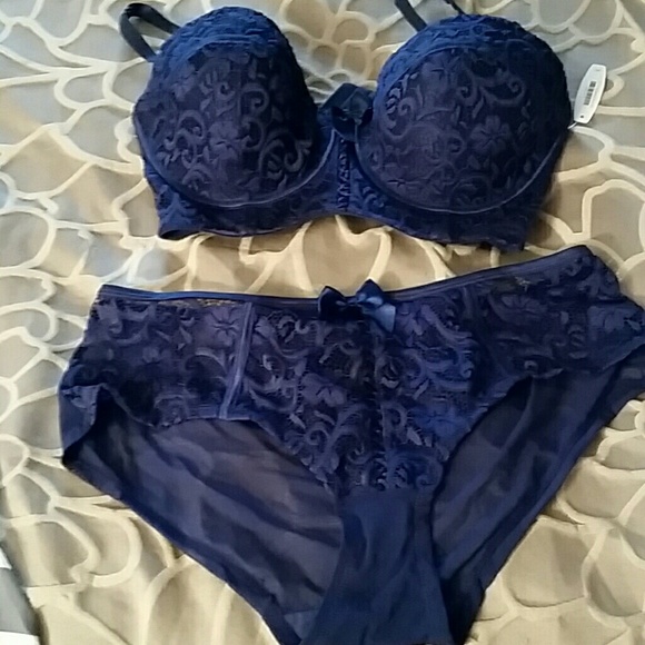 Adore Me Bra and underwear set