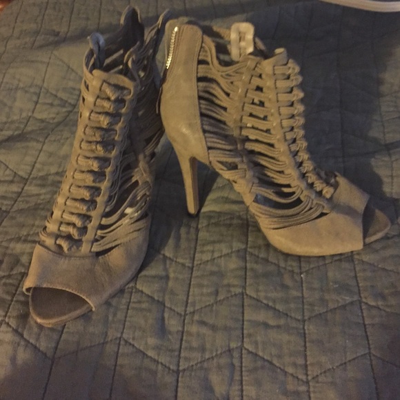 Vince Camuto Shoes - Vince Camuto booties size 6