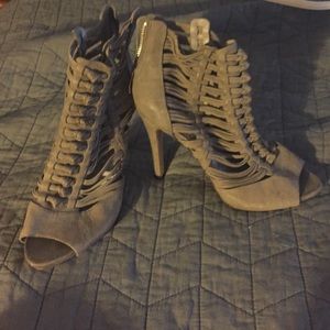 Vince Camuto booties size 6