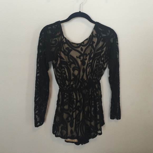 Audrey3 + 1 long sleeved, short romper