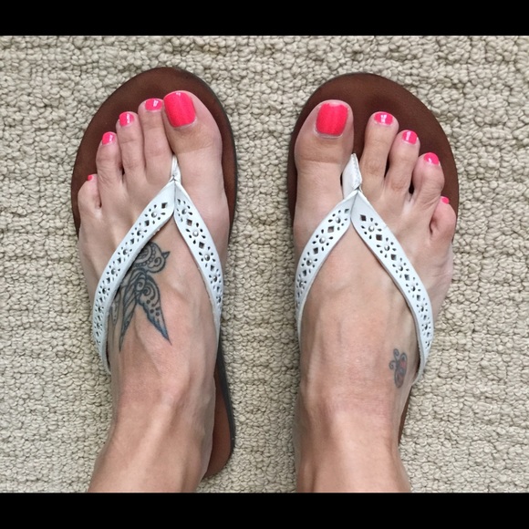 American Eagle Leather flip flops