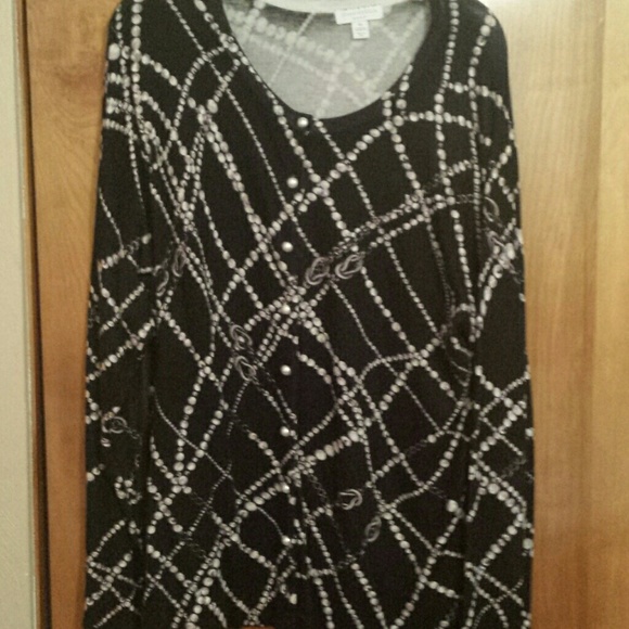 Back & White Sweater with pearl buttons