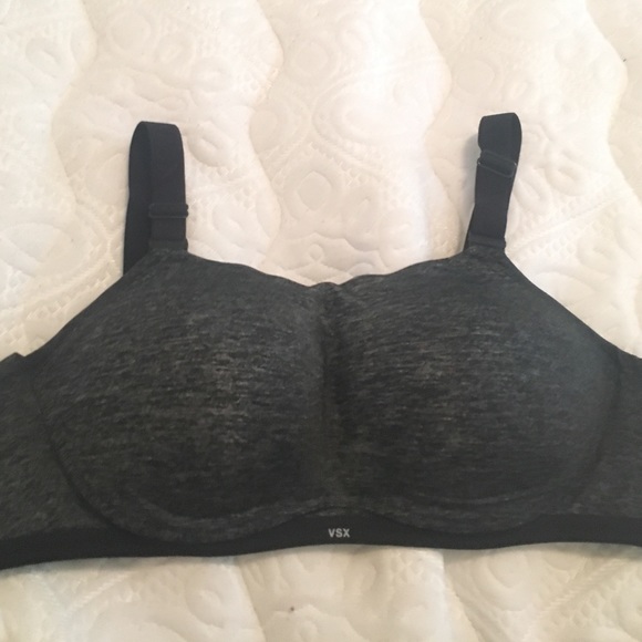 The Ultimate VS sports bra, great condition!!