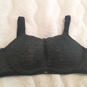 The Ultimate VS sports bra, great condition!!