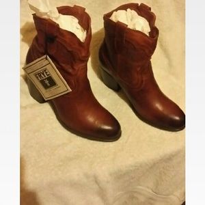 FRYE Boots size 6 FRYE Boots size 6