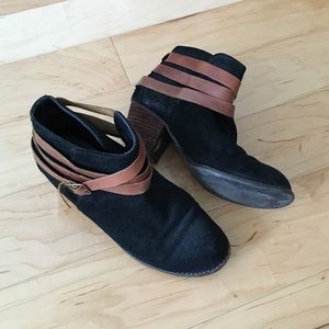 DV by dolce vita Java black suede booties
