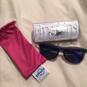 Women's Oakley frogskins sunglasses