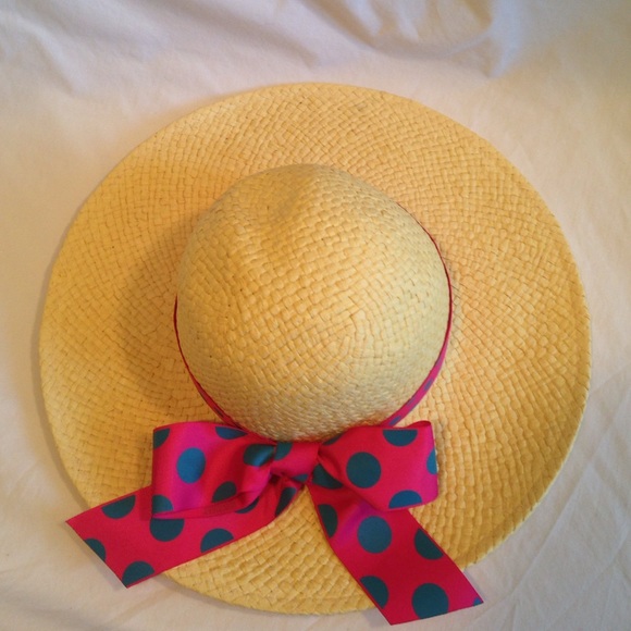 ‼️SOLD‼️Sun hat! With cute pink spotted bow!