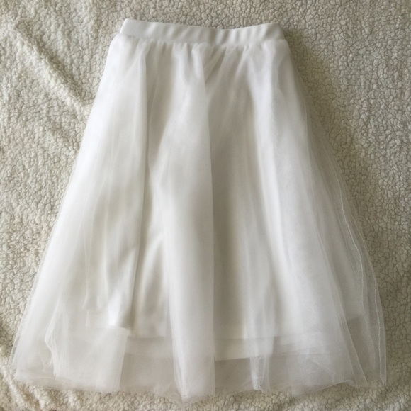 Romantic White Tulle Skirt - Picture 2 of 2