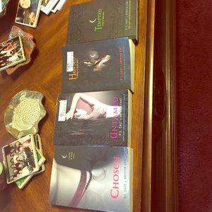 Chosen, tempted ,hunted,untamed house of night set