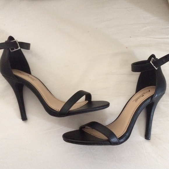 Anne Michelle Shoes - Anne Michelle black ankle strap heels 8.5