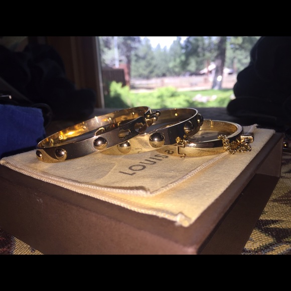 Gold bangle bracelet set