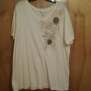 Blush T-shirt with embroidered flowers