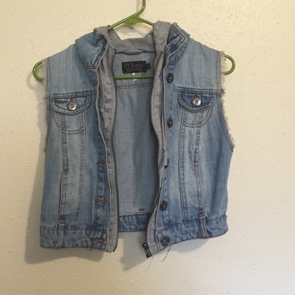 Short jean vest - Picture 1 of 4
