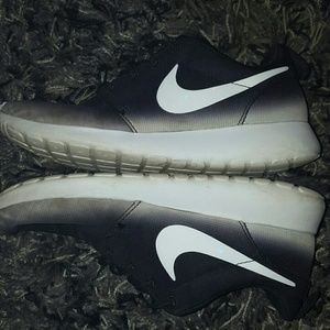 Nike Roshes Women's Size 7.5