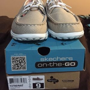 Sketches boat shoes size 9