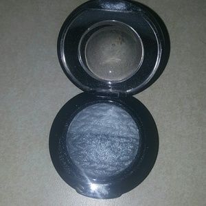 Mac Mineralized eyeshadow in Just Breathe