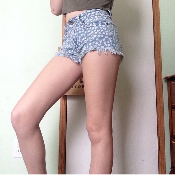 Daisy print bullhead PACSUN shorts