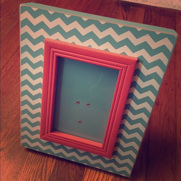 Chevron frame