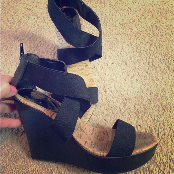 Charles David Womens 7.5 black wedges