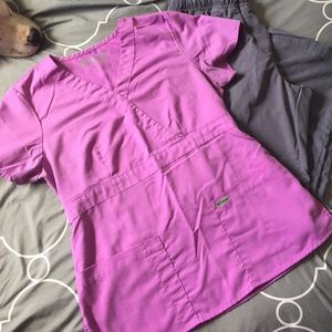 Grey's anatomy Fuchsia scrub top