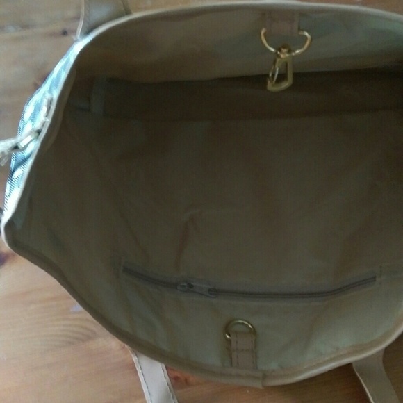 Classic tannish purse - Picture 3 of 4