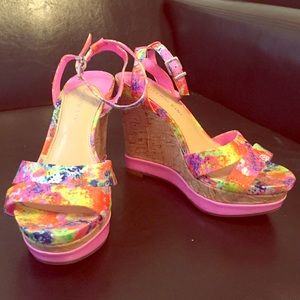 Gianni Bini Neon Pink&Rainbow Splatter Cork Wedges