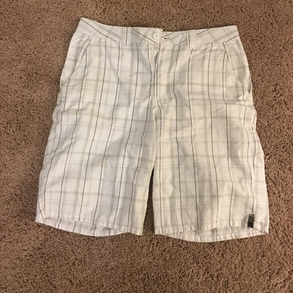 O'Neil white and tan plaid shorts