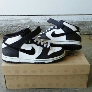 Nike Dunk Mid