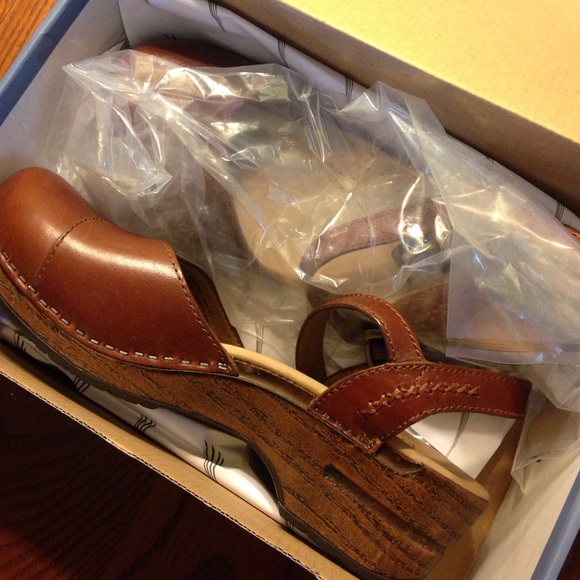 BRAND NEW Dansko Clogs