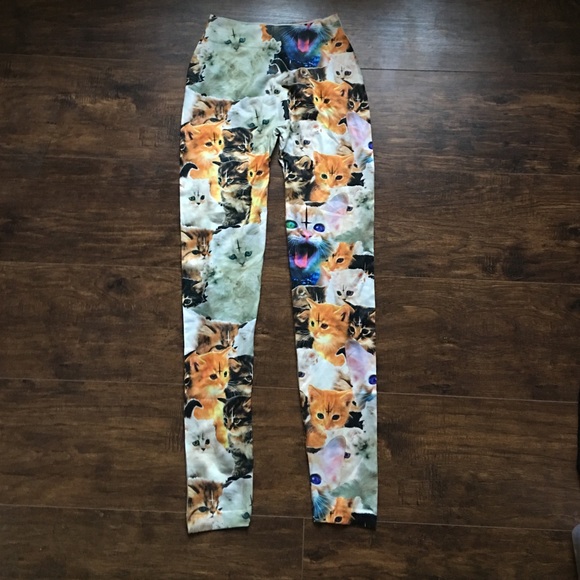 ✨🍾SALE🎀💜Kitty leggings!💜