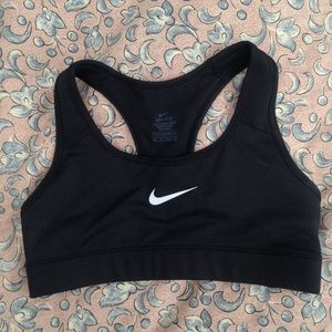 black nike sports bra