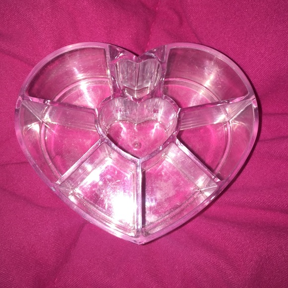 Heart shape makeup organizer