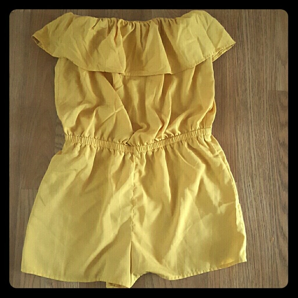 Forever 21 Beautiful Yellow Romper Size Medium