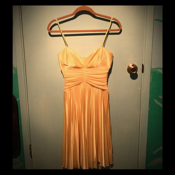 yellow formal dress - Picture 1 of 1