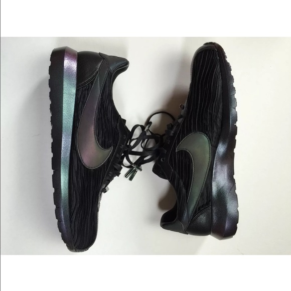 Nike Shoes - ⚡️flash sale⚡️NWT  Nike roshe limited edition