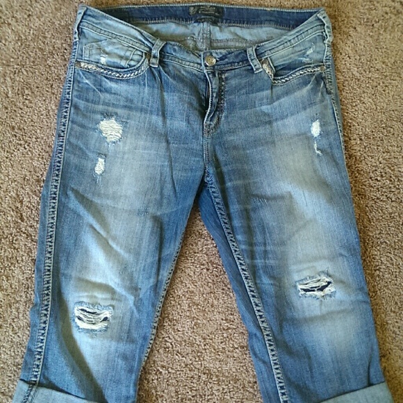 Silver Jeans co Tuesday distressed capris