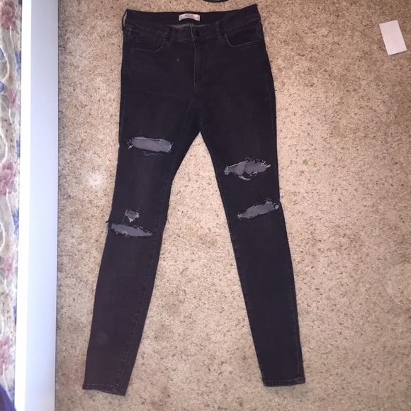 Black ripped highwaisted jeans