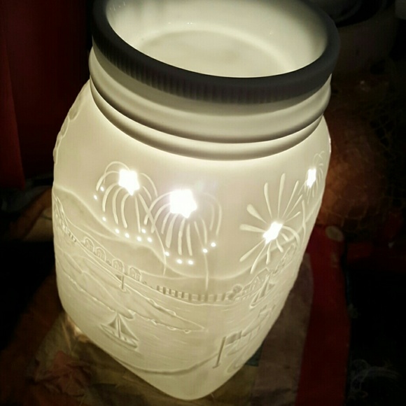 Scentsy "CELEBRATE" July 4th/Summer Warmer NIB - Picture 3 of 4