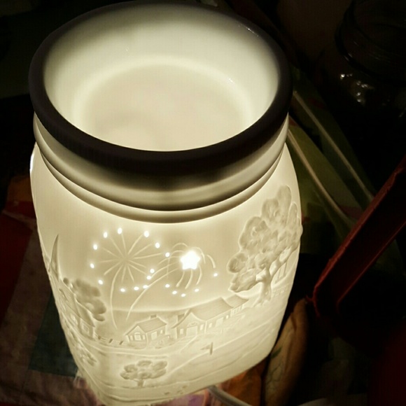 Scentsy "CELEBRATE" July 4th/Summer Warmer NIB - Picture 4 of 4