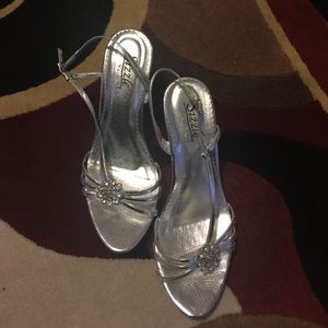 Shoes: by Coloriffics