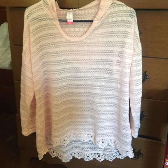 NEW! 💖 Baby pink lightweight hoodie sweater!