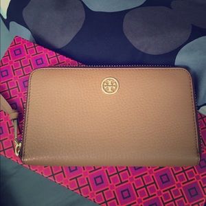 Tory Burch Pebbled Large Zip Continental Wallet