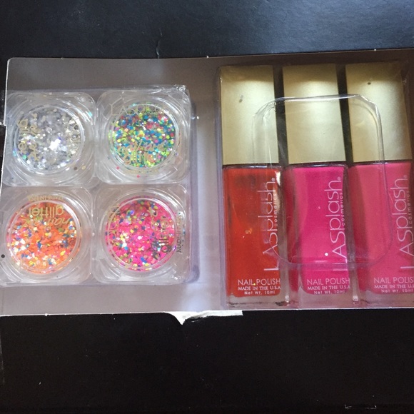 LA SPLASH NAIL KIT💅🏻 - Picture 2 of 4