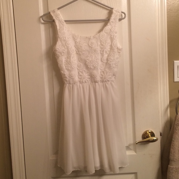 White party dress💛