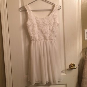 White party dress💛